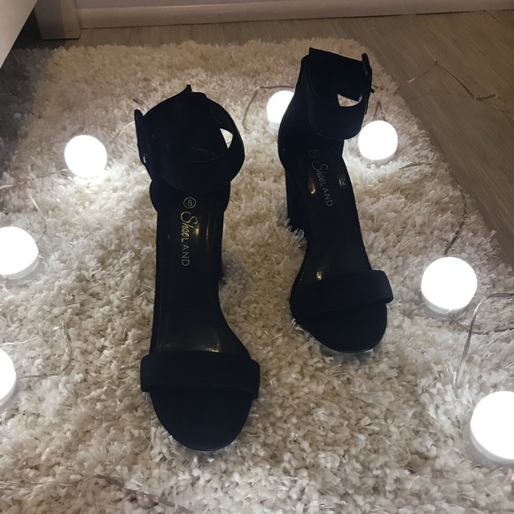 Open toe heels with ankle strap - Picture 2 of 8